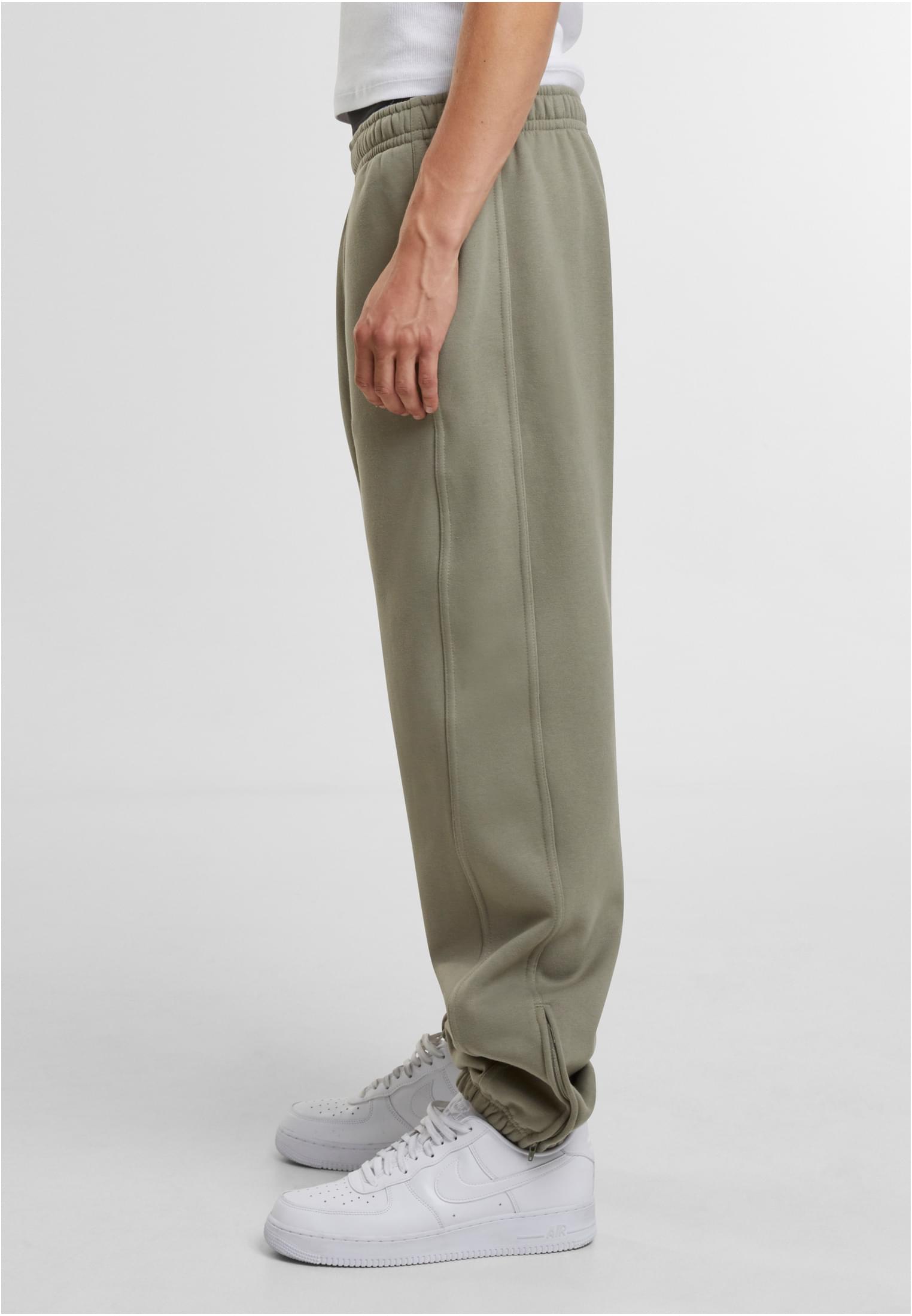 UC Men Pantaloni della tuta palegreen
