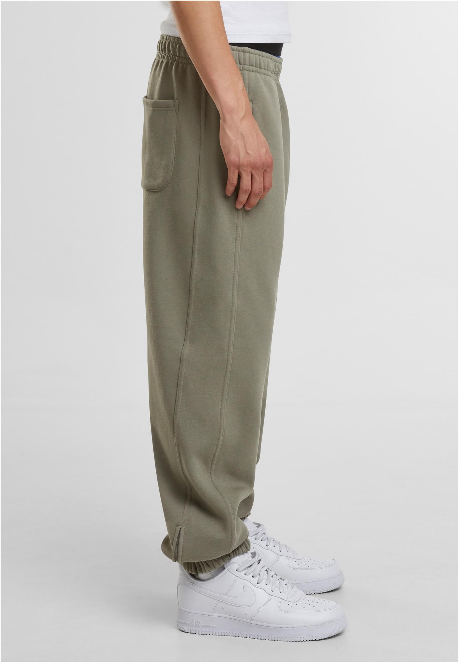 UC Men Pantaloni della tuta palegreen