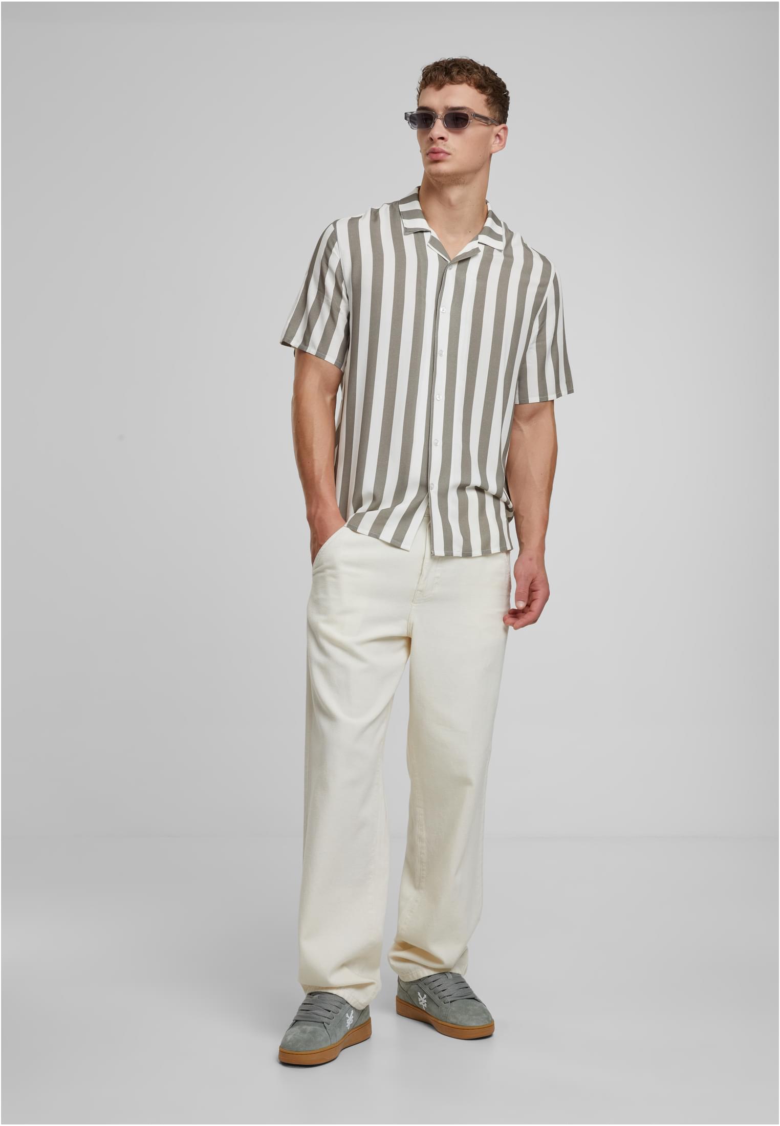 Urban Classics Camicia Viscose AOP Resort paleolive/offwhite