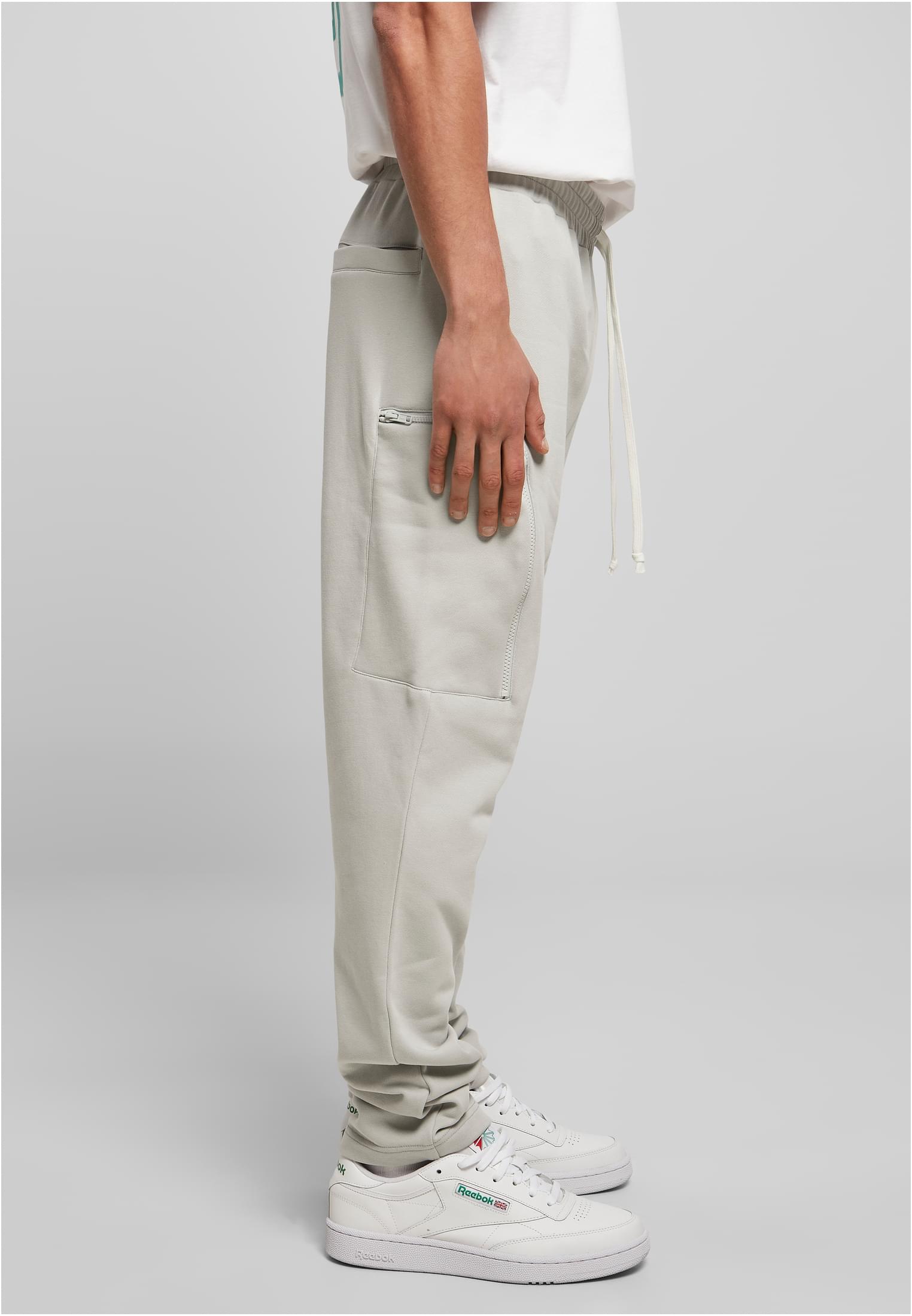 Urban Classics Pantaloni della tuta Low Crotch Cargo lightasphalt