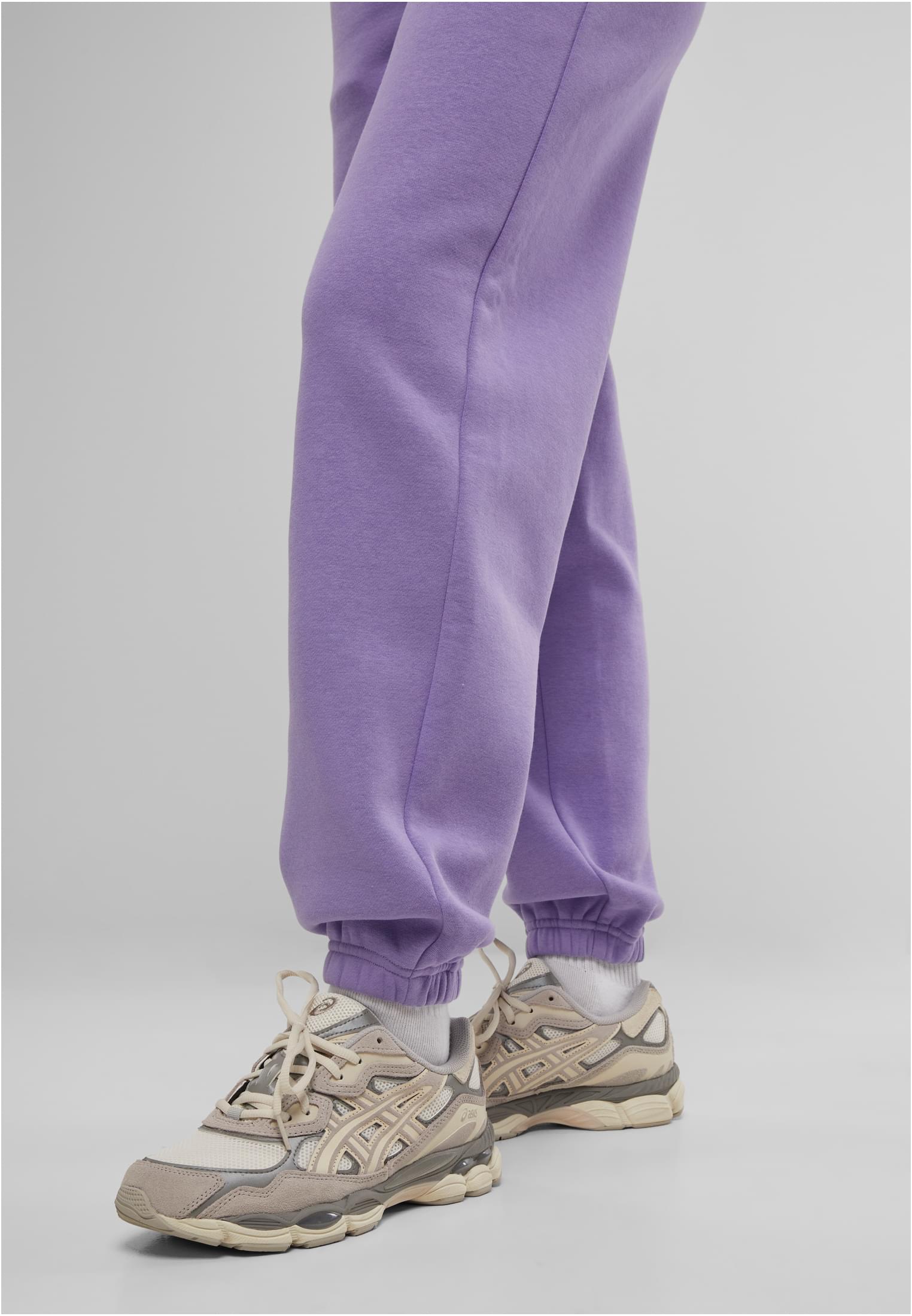 Urban Classics Pantaloni della tuta Fluffy electriclilac