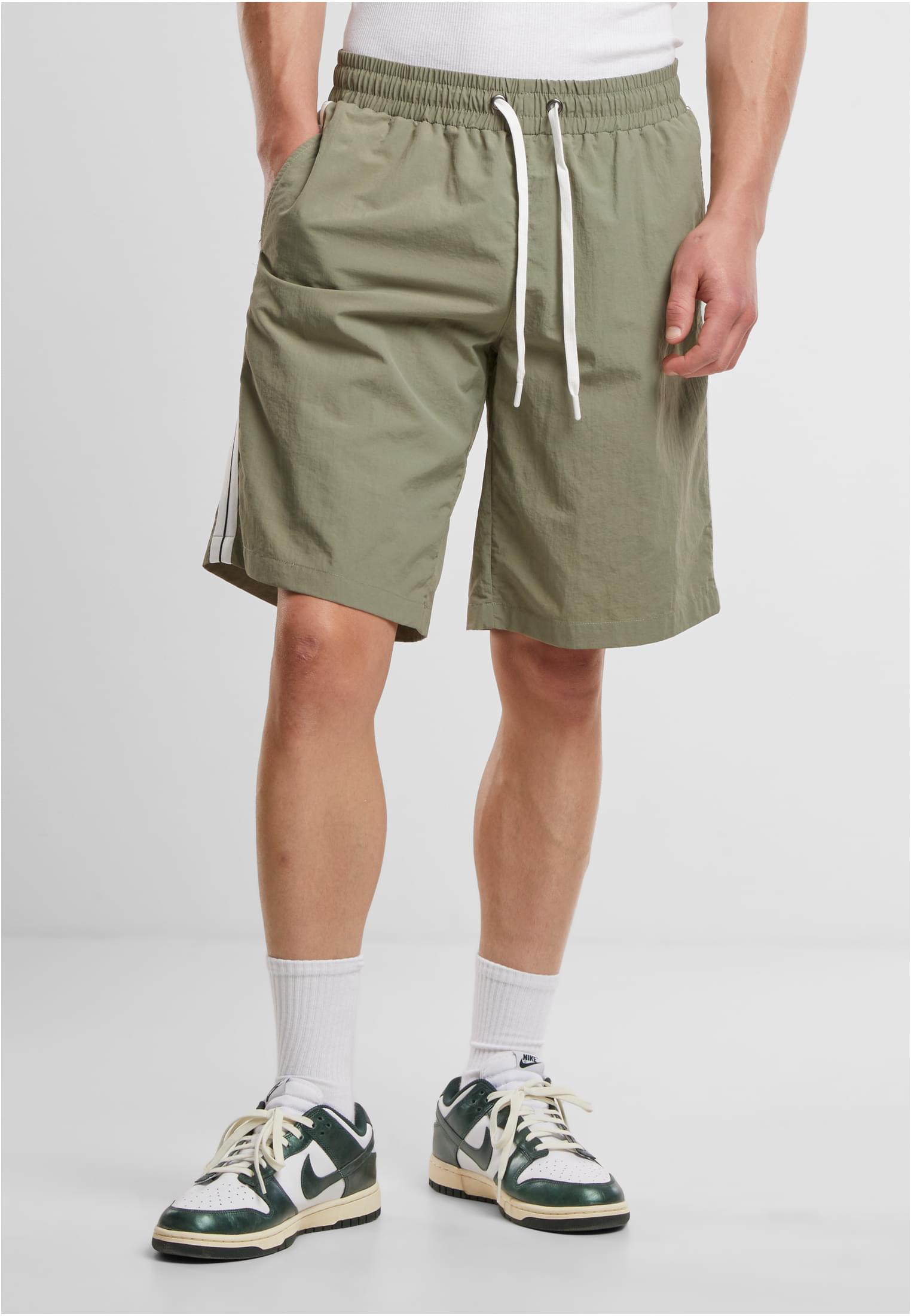 UC Men Pantaloncini Board With Patched Stripe paleolive