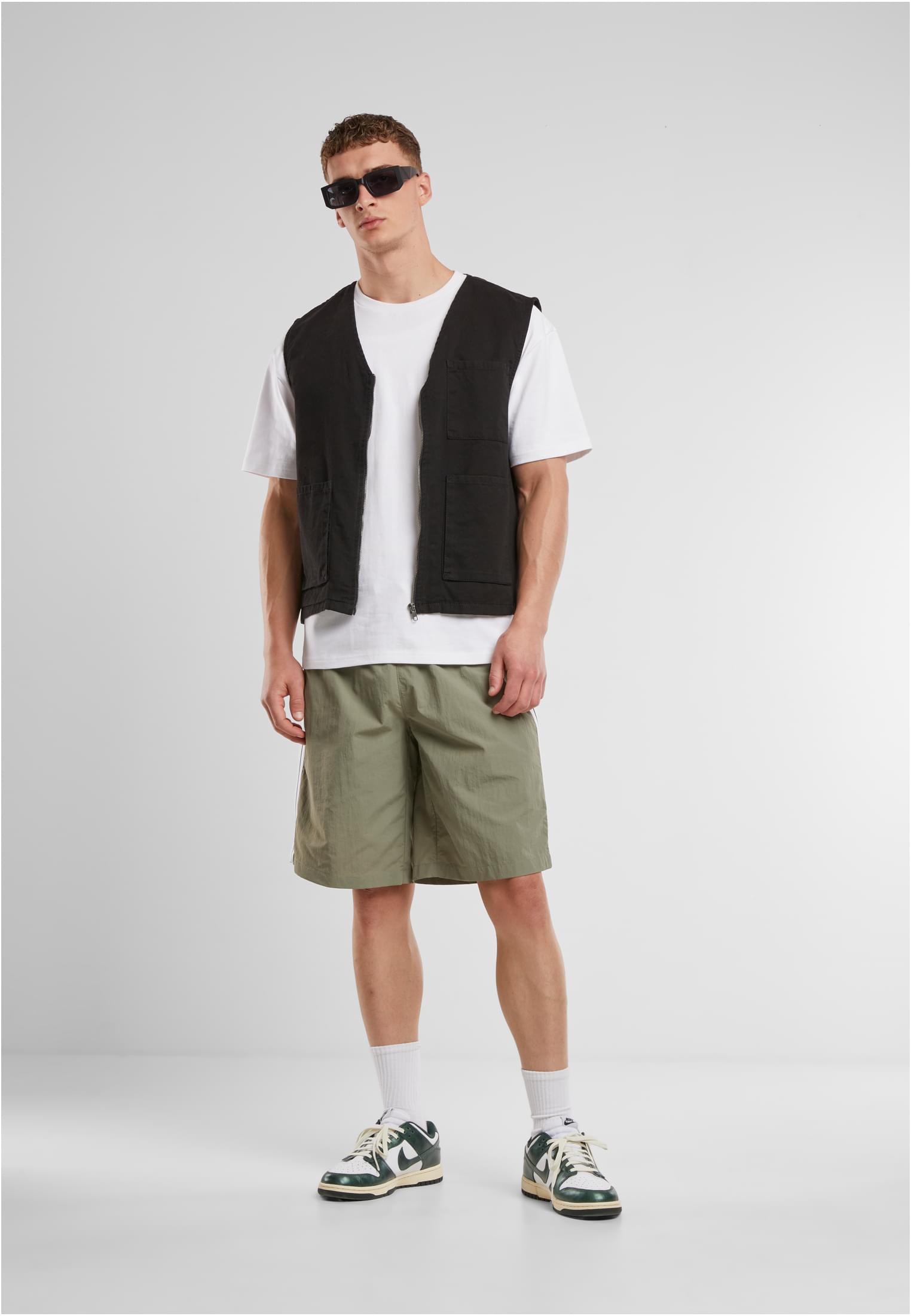 Urban Classics Pantaloncini Board With Patched Stripe paleolive