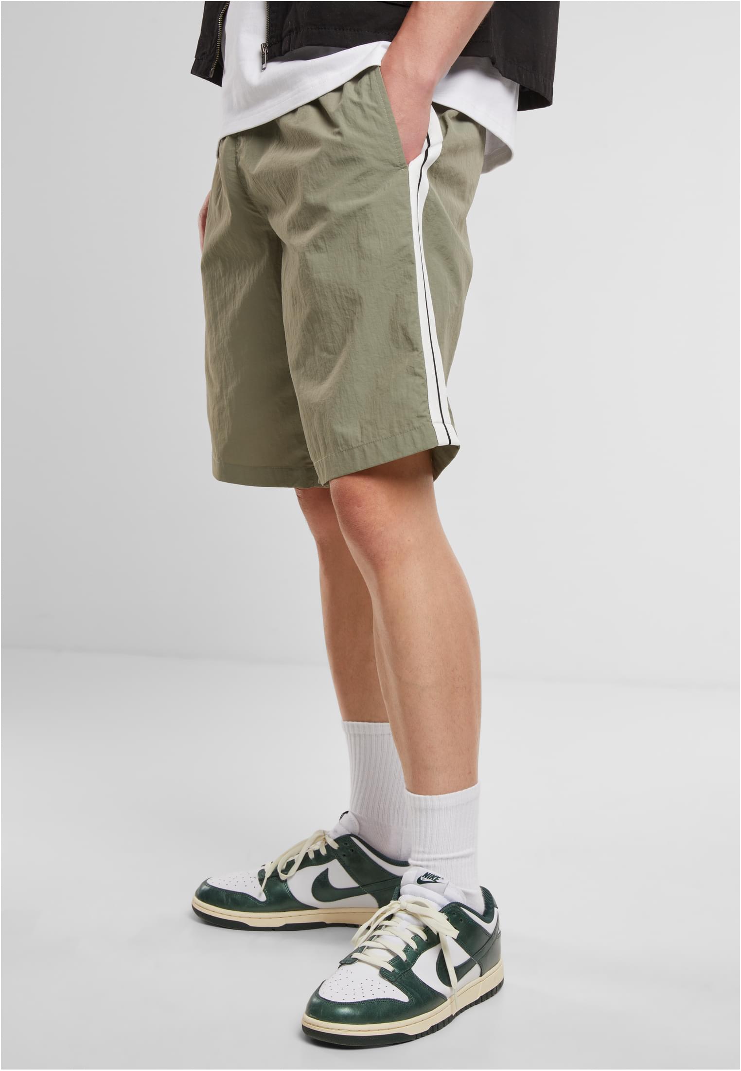 Urban Classics Pantaloncini Board With Patched Stripe paleolive